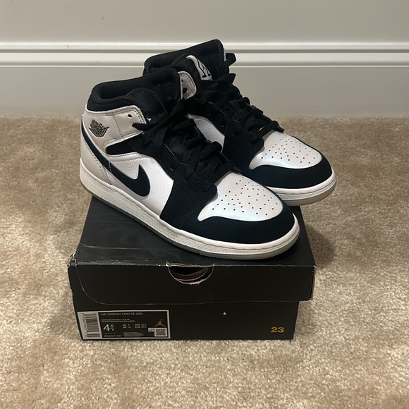 Nike Air Jordan 1 Mid Special Edition 4.5Y (GS) Diamond Black White Iridescent - Picture 3 of 5
